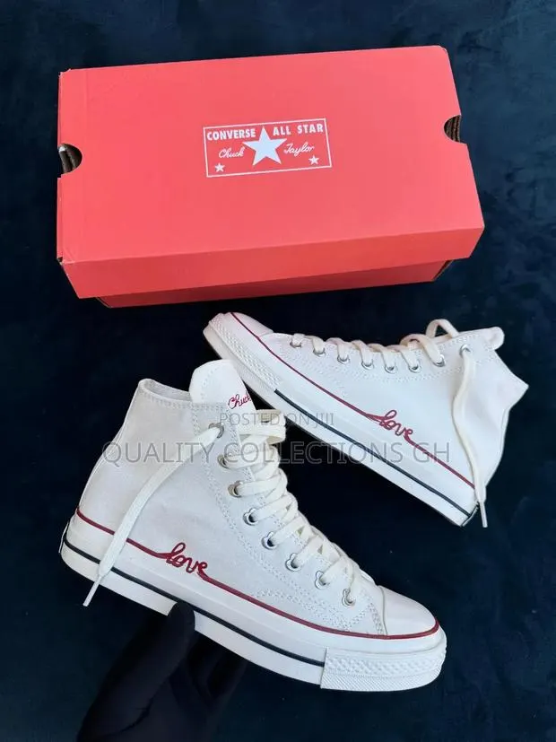 Converse Love · Photo 1