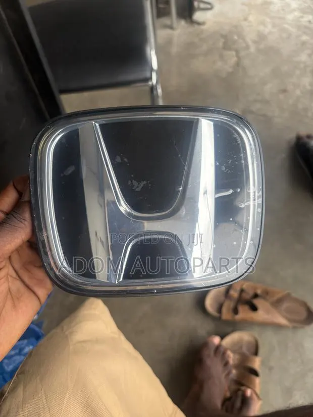 Honda CRV Front Crown 2023 2024 2025 2026 · Photo 1