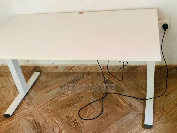 Electric Table · Photo 1