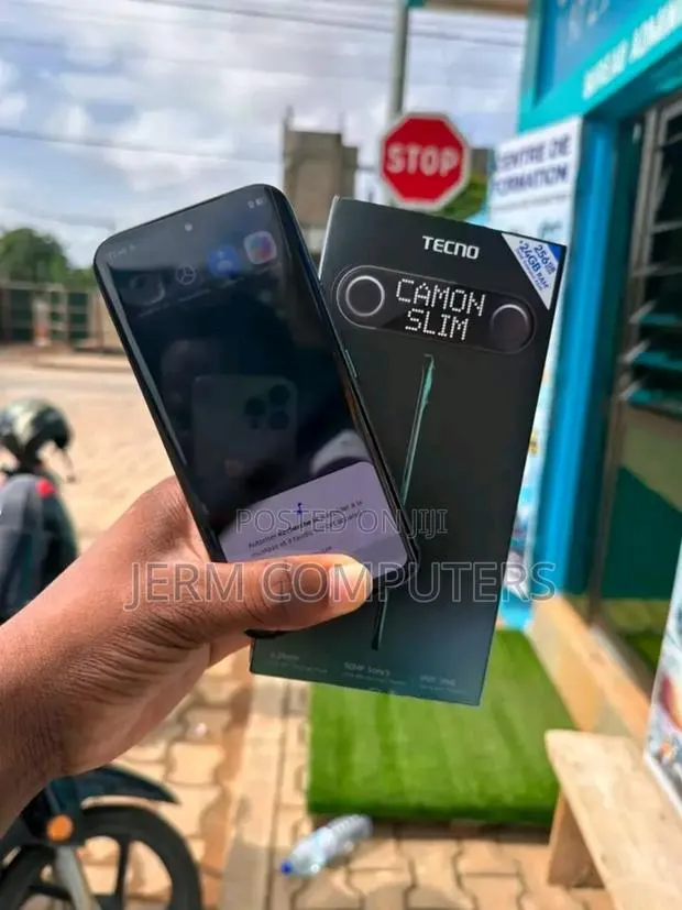 New Tecno Camon Slim 256 GB Green · Photo 1