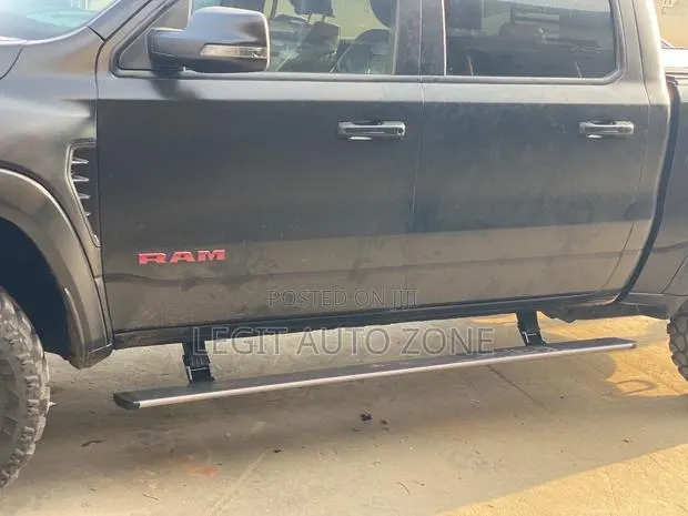 Dodge Ram 2018,2019,2020,2022,2023, Electronic Side Stepper · Photo 1