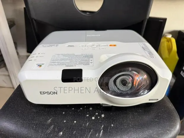 Epson PowerLite Projector 425W for Sale · Photo 1