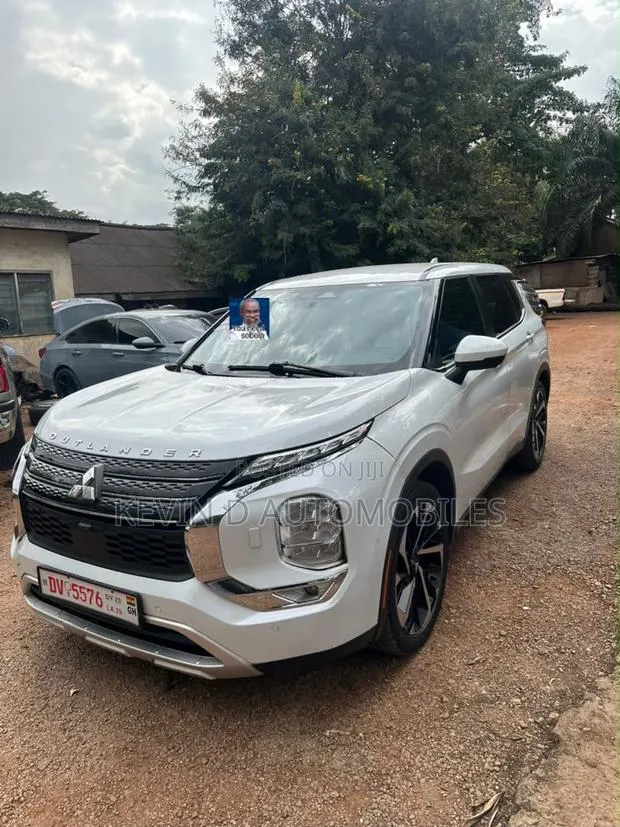 Mitsubishi Outlander SE 2022 White · Photo 1