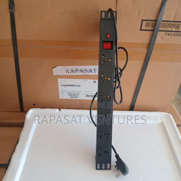 Power Distribution Unit (Pdu) 6 Way Plastic · Photo 1