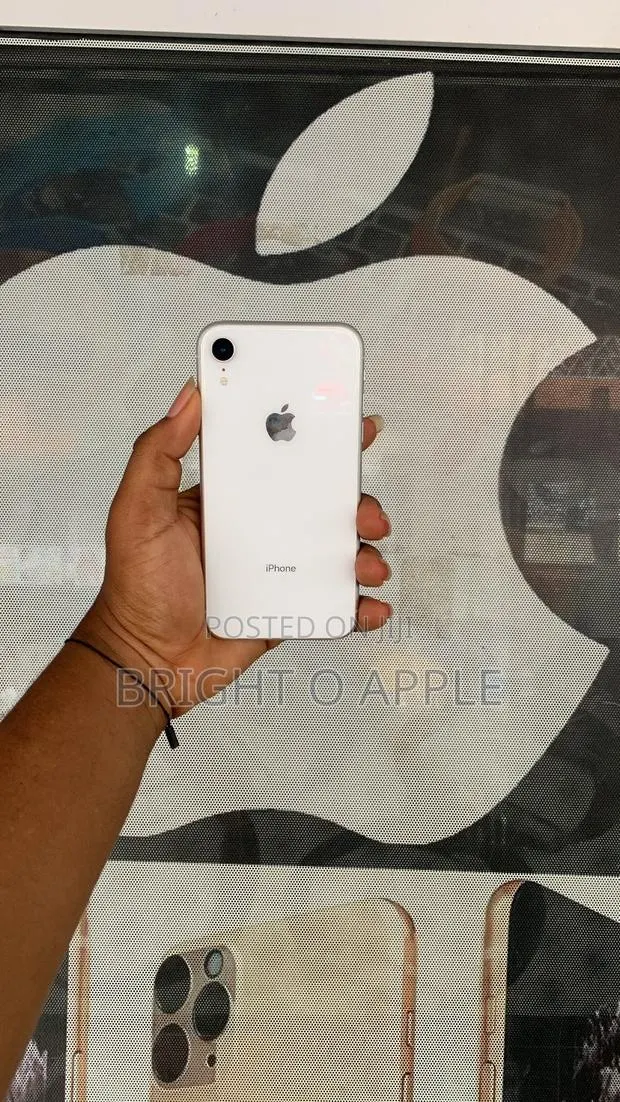 New Apple iPhone XR 64 GB White · Photo 1