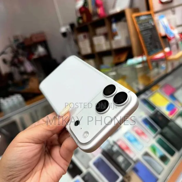 Apple iPhone 17 Pro Max 512 GB Silver · Photo 1