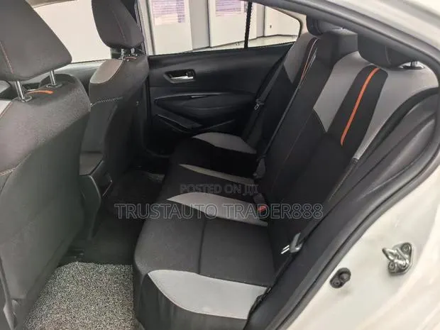 Toyota Corolla 2023 White · Photo 1