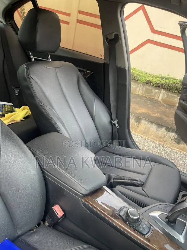 BMW 3 Series 320i RWD 2015 Black · Photo 3