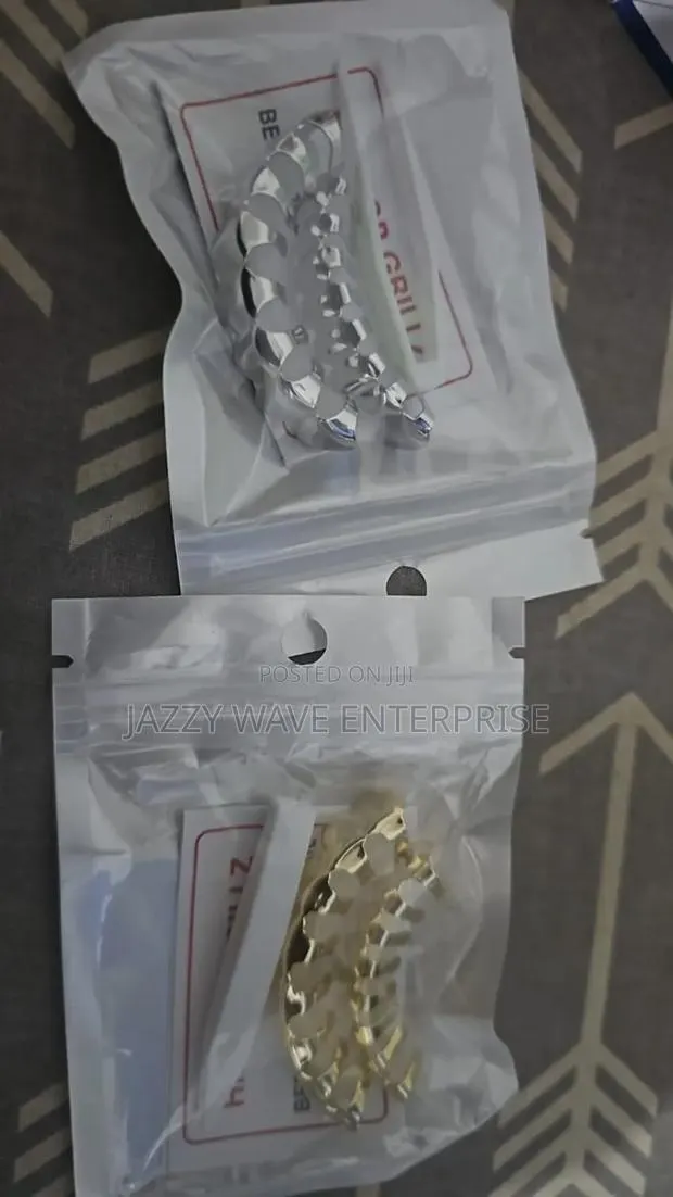 Shiny Teeth · Photo 2