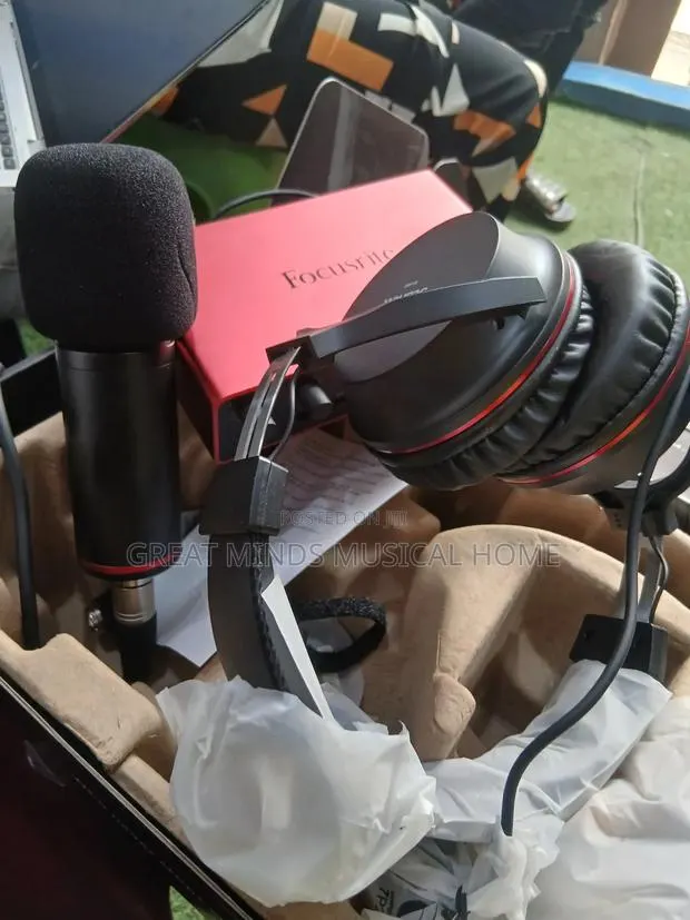 Scarlet Focusrite Podcast Set · Photo 1