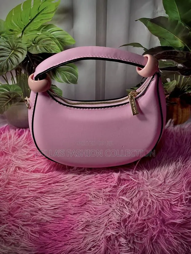 Elegant Ladies Bags, Dresses, Jewelry and Shoes · Photo 1