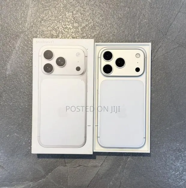 Apple iPhone 17 Pro Max 256 GB Silver · Photo 1