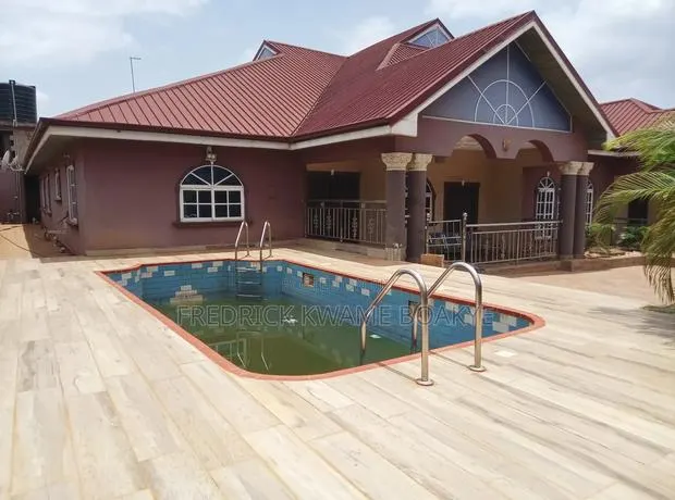 7bdrm House in 7 Bedrooms House For, Kumasi Metropolitan for sale · Photo 1