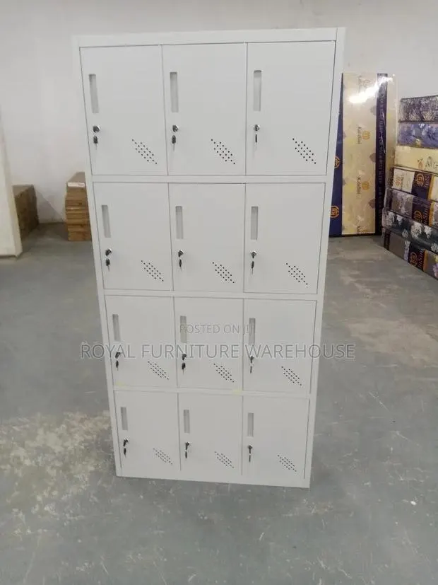 12 Lockers Metal Cabinet · Photo 1