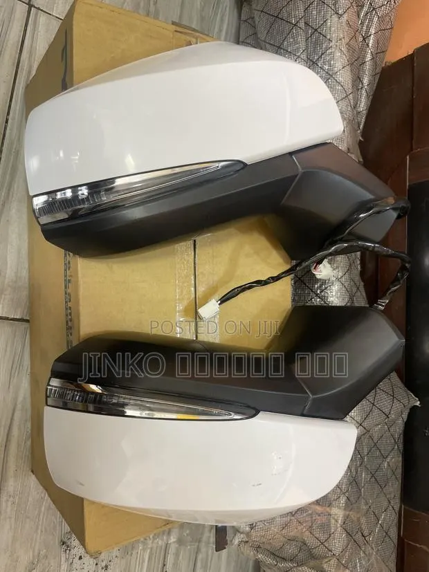 Toyota RAV4 2020-2025 Side Mirror With Senser and Light Pair · Photo 1