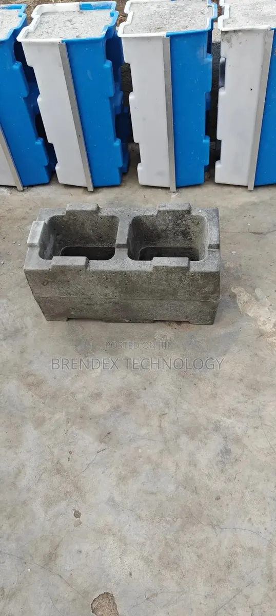 8'' Special Interlocking Lego-Like Hollow Concrete Block · Photo 1