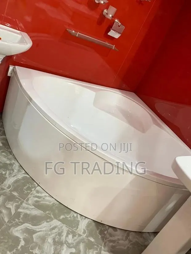 Corner Bath - Home Bathtub - Sitting Bath · Photo 1