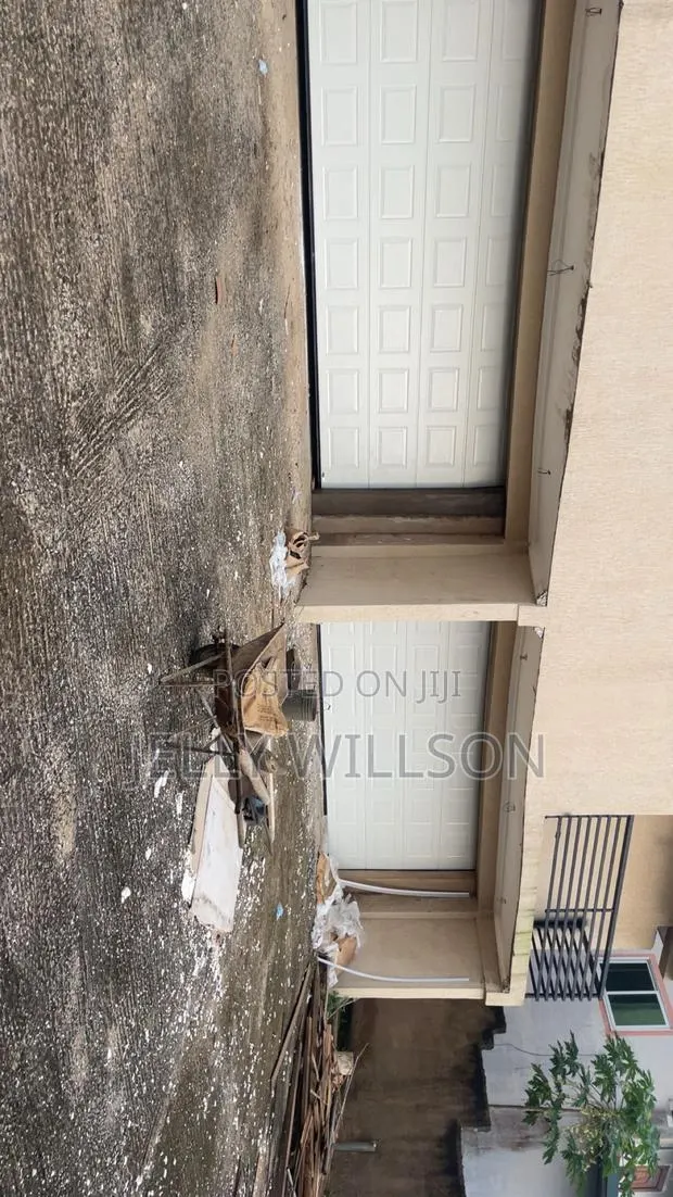 Garage Door 16feet · Photo 1