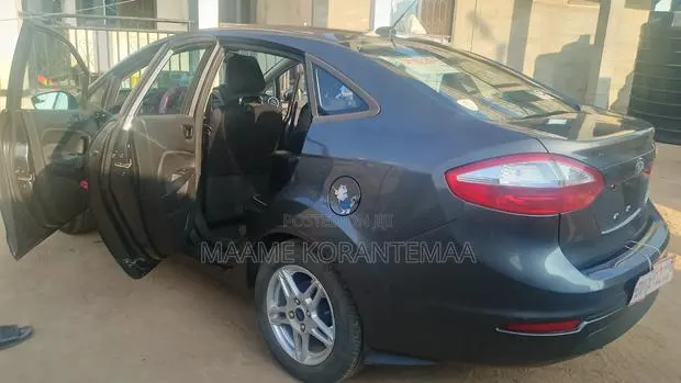 Ford Fiesta SE Sedan 2019 Matt Black · Photo 1