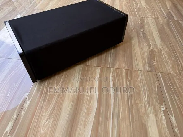 Definitive Technology Center Speaker · Photo 1