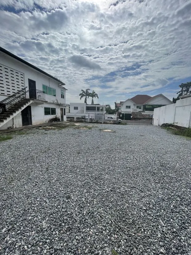 Commercial Property for Sale in Tesano · Photo 1