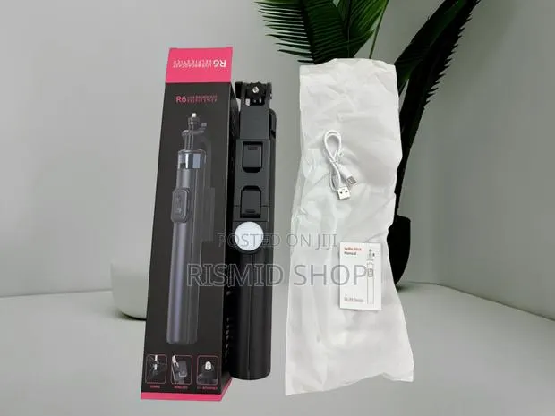 R6 Compact Selfie Stick Tripod · Photo 1