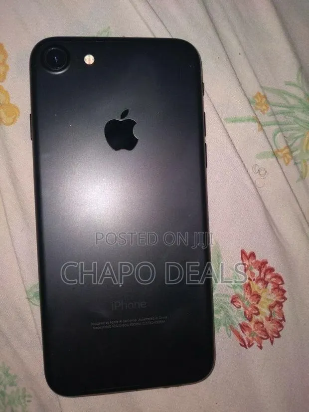 New Apple iPhone 7 32 GB Black · Photo 1