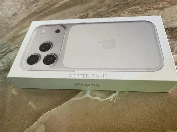 New Apple iPhone 17 Pro Max 512 GB Silver · Photo 1