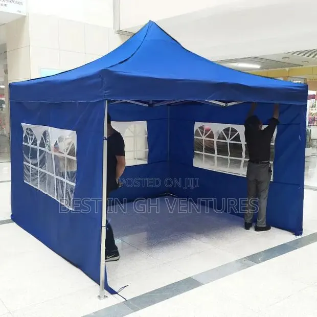 Nice Foldable Tent With Side Covers and Window · Photo 1