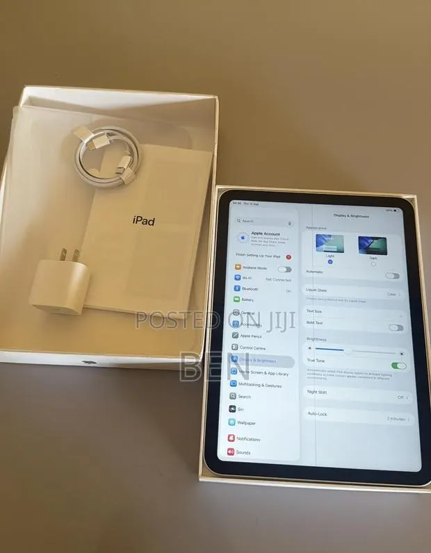 Apple iPad (2025) 128 GB Gray · Photo 1
