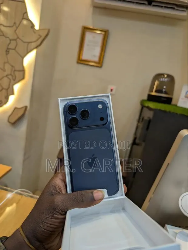 New Apple iPhone 17 Pro 256 GB Blue · Photo 1