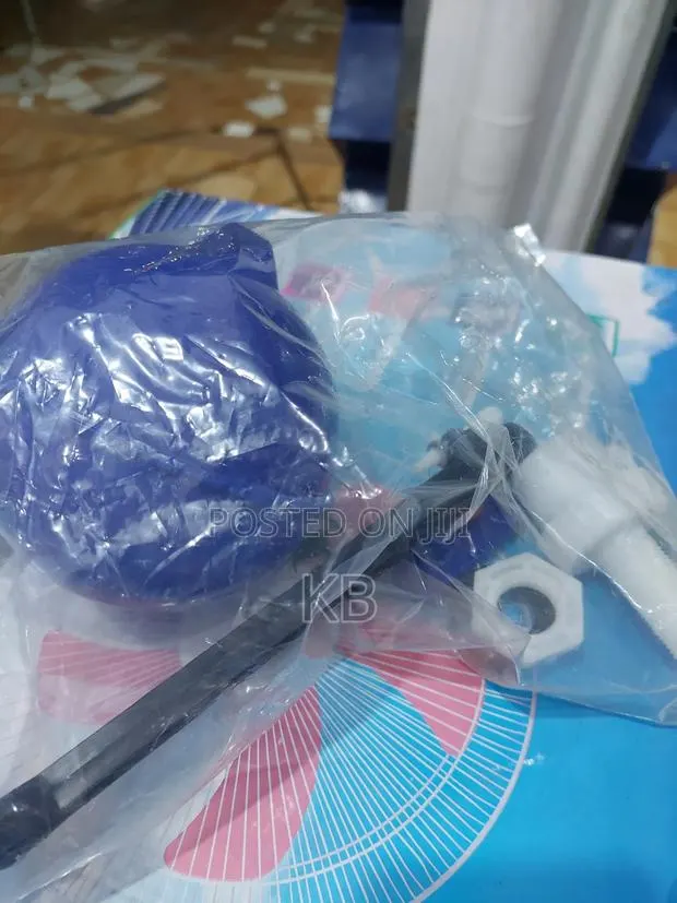 Plastic Float Valve Kit for Water Tanks and Cisterns · Photo 2