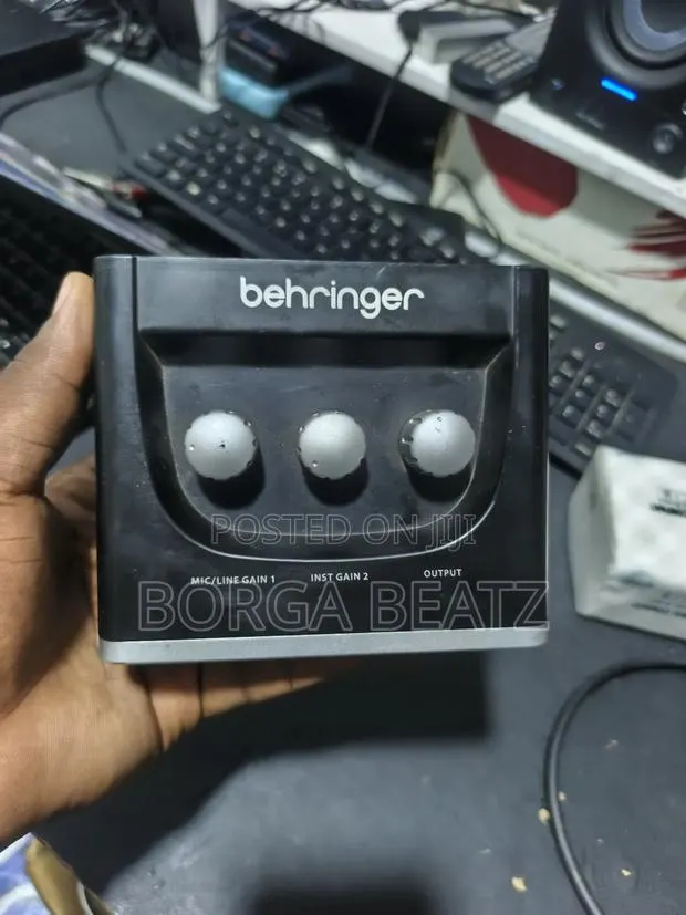 Behringer Um2 Studio Soundcard · Photo 1