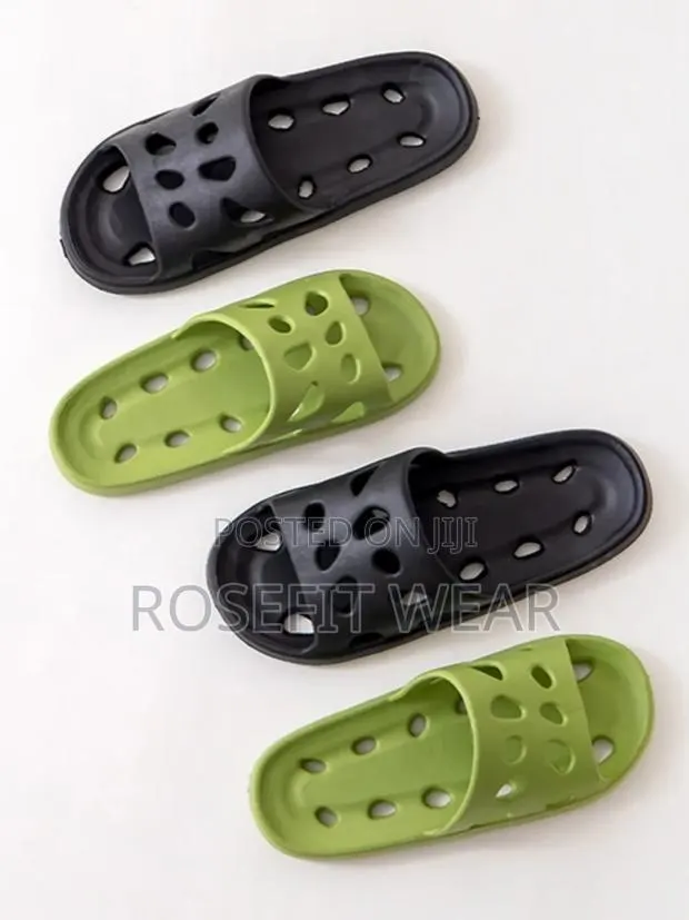 Shower Slippers · Photo 1