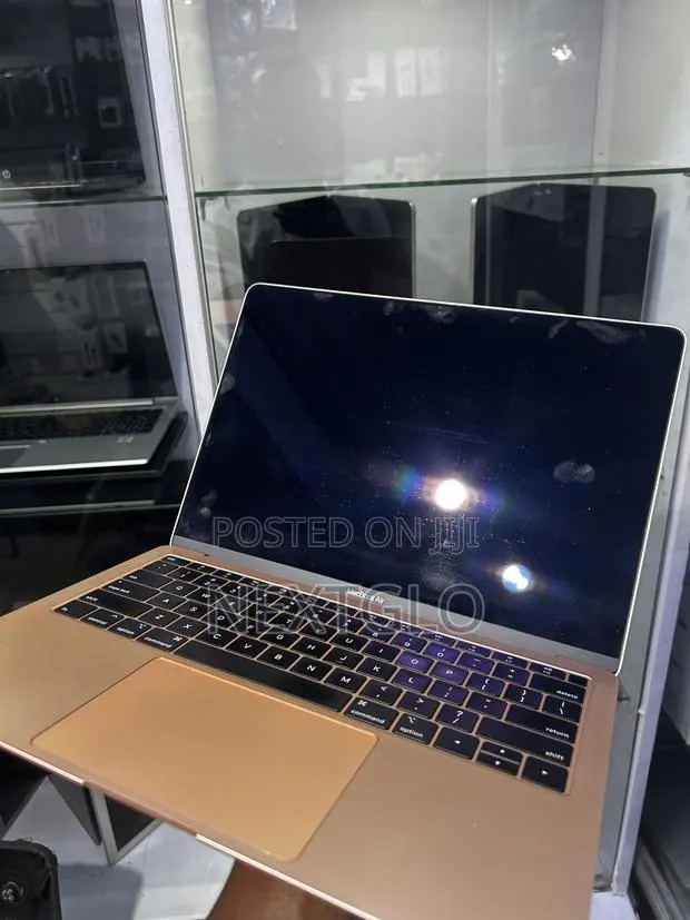 Laptop Apple MacBook Air 8GB Intel Core i5 SSD 128GB · Photo 1