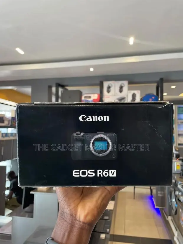 Canon Eos R6 v Mirrorless Camera · Photo 1