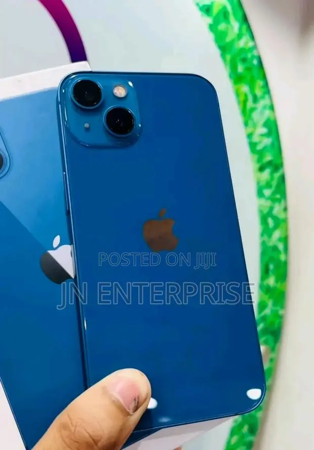 New Apple iPhone 13 128 GB Blue · Photo 1