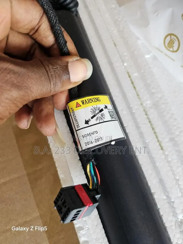 Kia Sorento 2016/2017 Electronic Boot Shocks · Photo 1