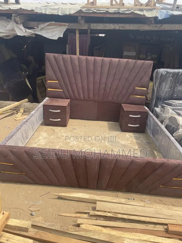 A Turkey’S Queen’S Side Bed With Two Side Withdrawal and Ottoman · Photo 1