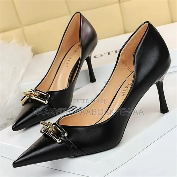 Big Tree Designer Shoes · Photo 1