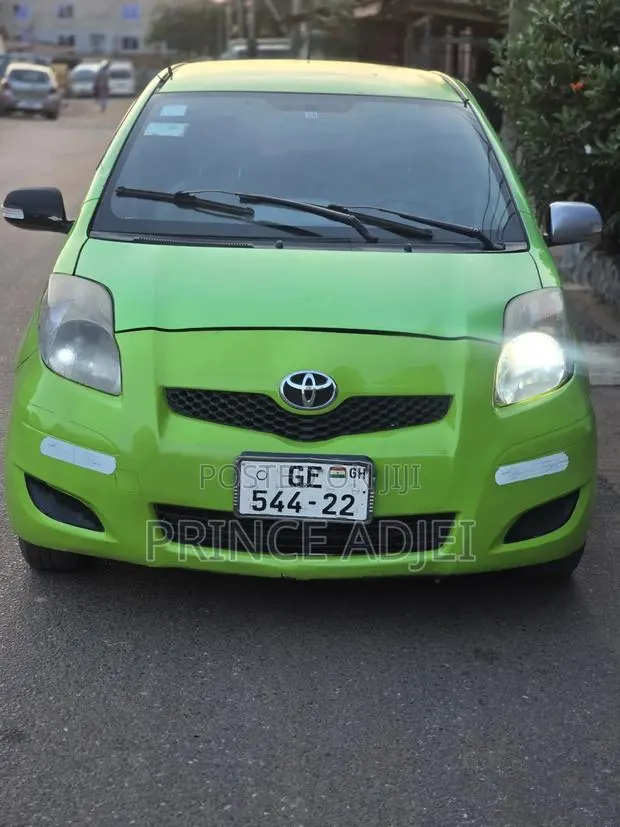 Toyota Vitz 1.0 FWD 5dr 2010 Green · Photo 1