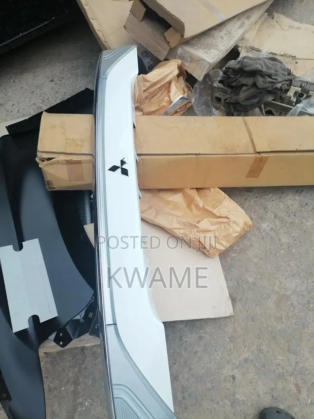 Tailgate Garnish for Mitsubishi Outlander 2014 - 2015 · Photo 1