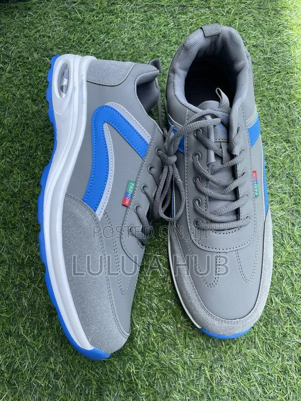 Sneakers Shoes · Photo 1