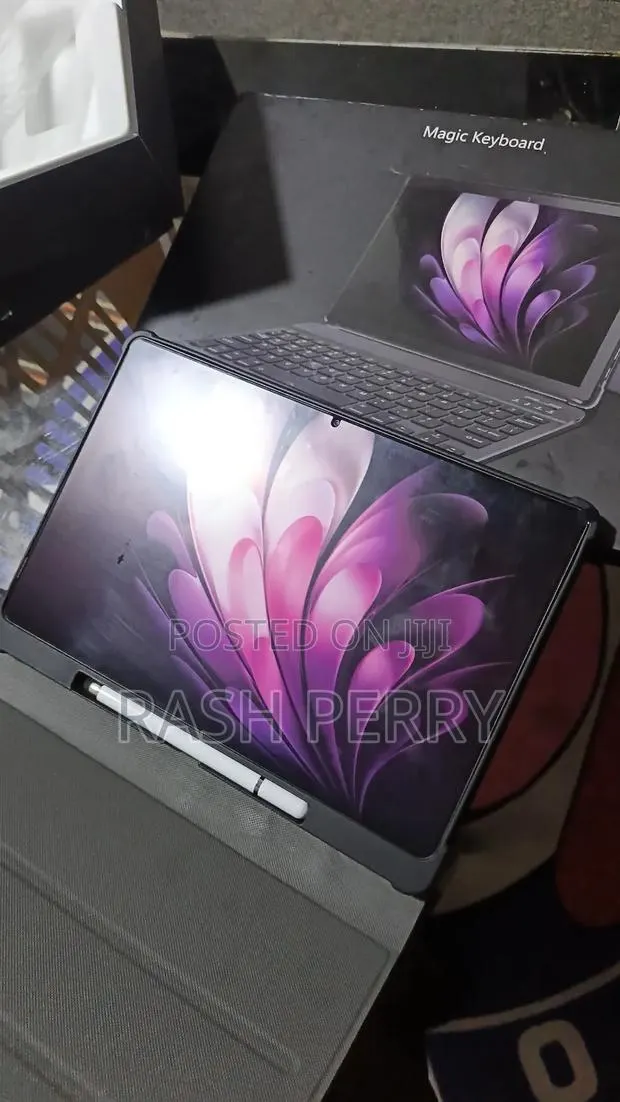 New MacPad Air 17 Pro Max 1 TB Pink · Photo 1