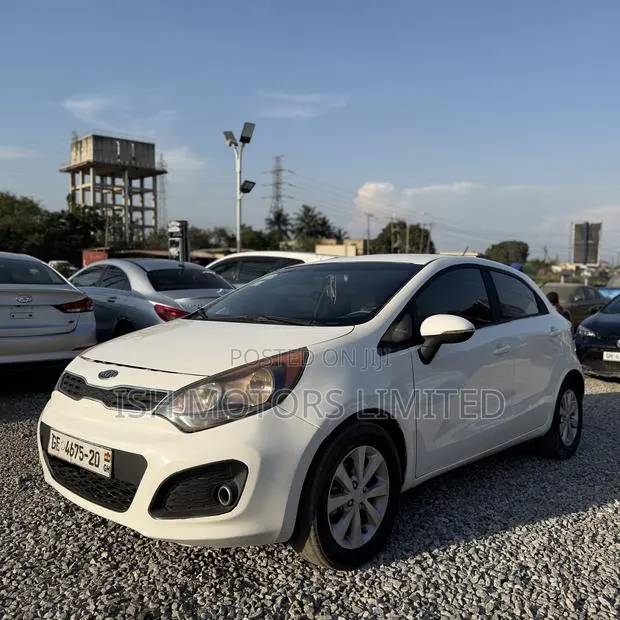 Kia Rio SX 4dr Hatchback (1.6L 4cyl 6A) 2012 White · Photo 1