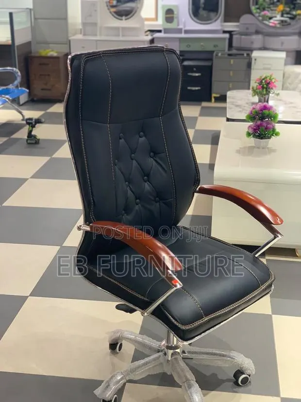 Swivel Office Chair With a Wooden Handle · Photo 1
