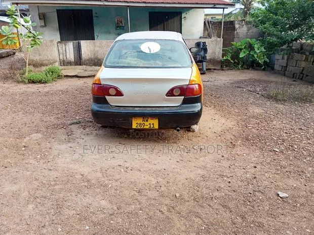 Toyota Corolla 2001 Silver · Photo 1