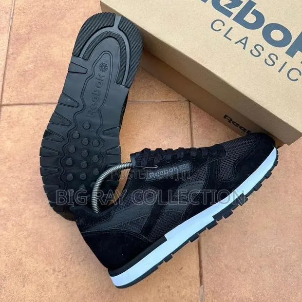 Reebok Utility Black and White · Photo 1