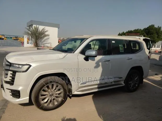 New Toyota Land Cruiser 2023 White · Photo 1