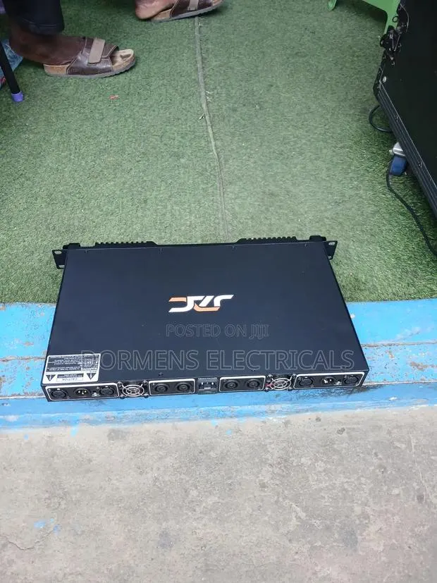 JAC JP-30000 4 Channel Professional Audio Power Amplifier · Photo 1